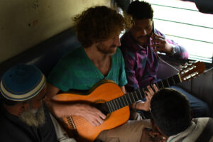 Indien - Zugreise - Musik kennt keine Grenzen